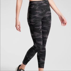 NWT Athleta Ultimate Camo Black Ultra High Rise 7/8 Tight Stash Pockets Legging